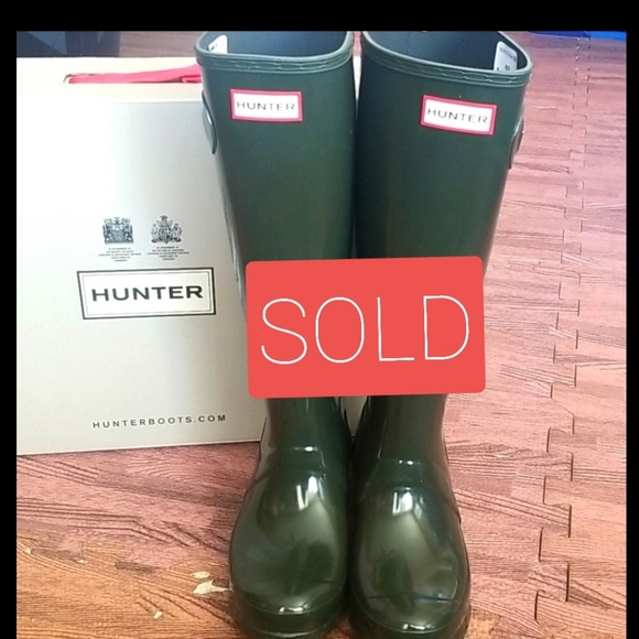 New Hunter Rain Boots - Picture 1 of 3